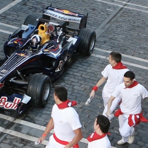 In metro, a Pamplona e sulla neve: le follie promo della Red Bull in giro per il mondo